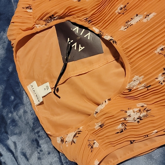 Ava Viv(brand) 1X,Peach with white floral designs - Picture 2 of 4